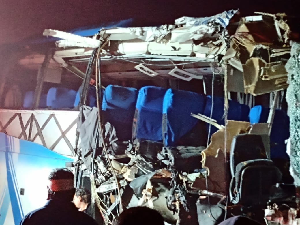 Accidente de autobús turístico en Acayucan deja 3 muertos y 6 heridos