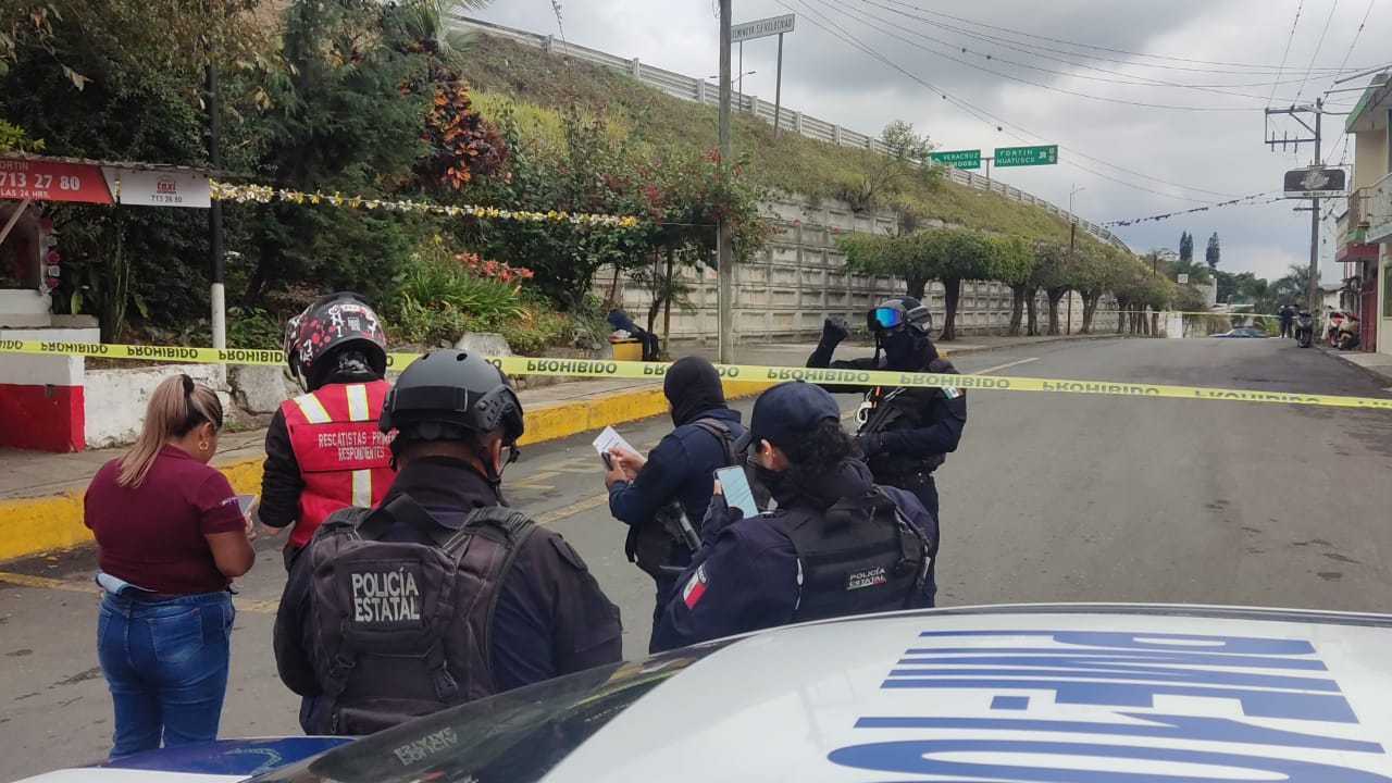 Hombre muere en parada de autobús en Fortín