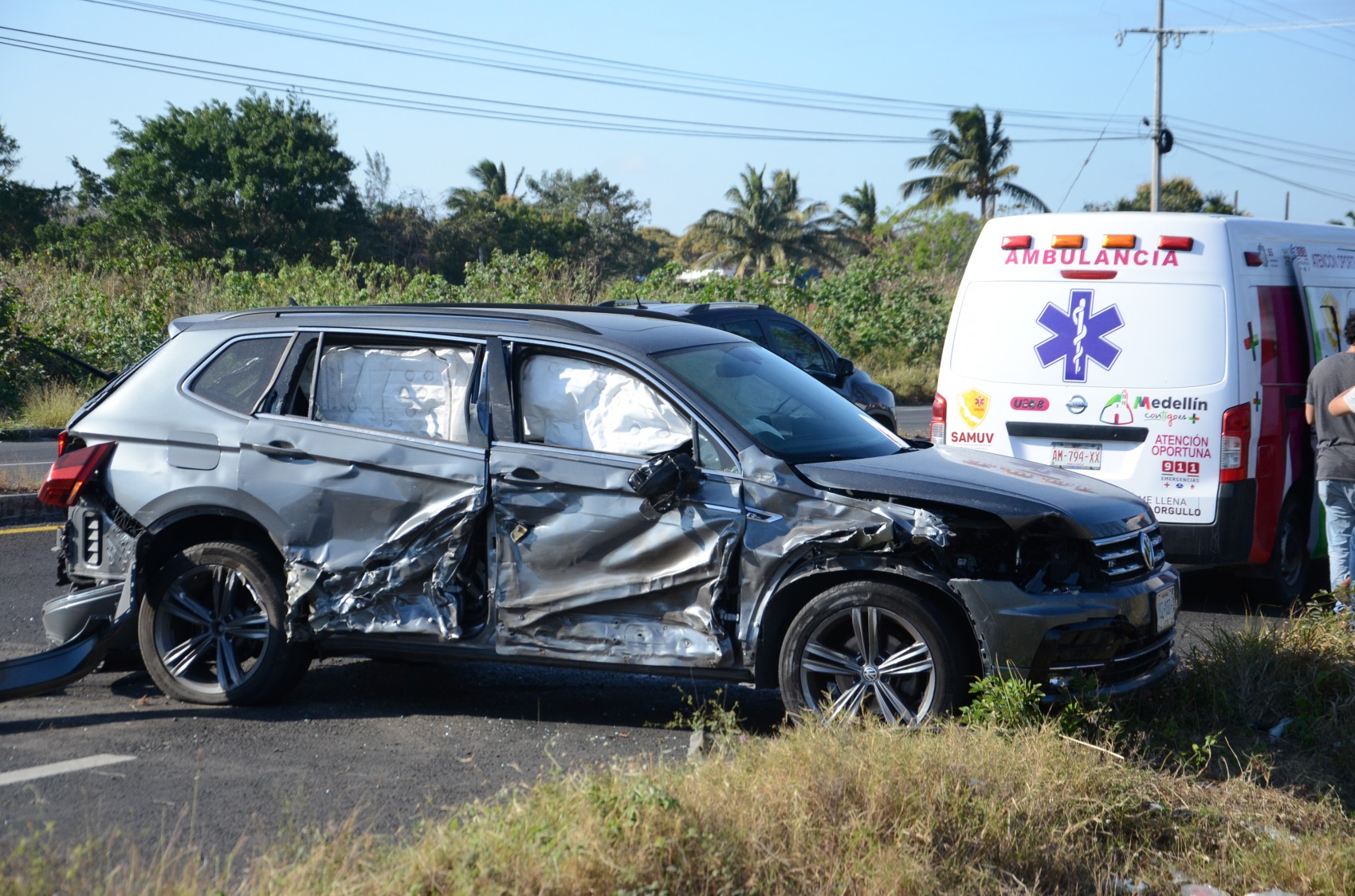 Jóvenes se accidentan en la  carretera Boca del Río-Paso del Toro