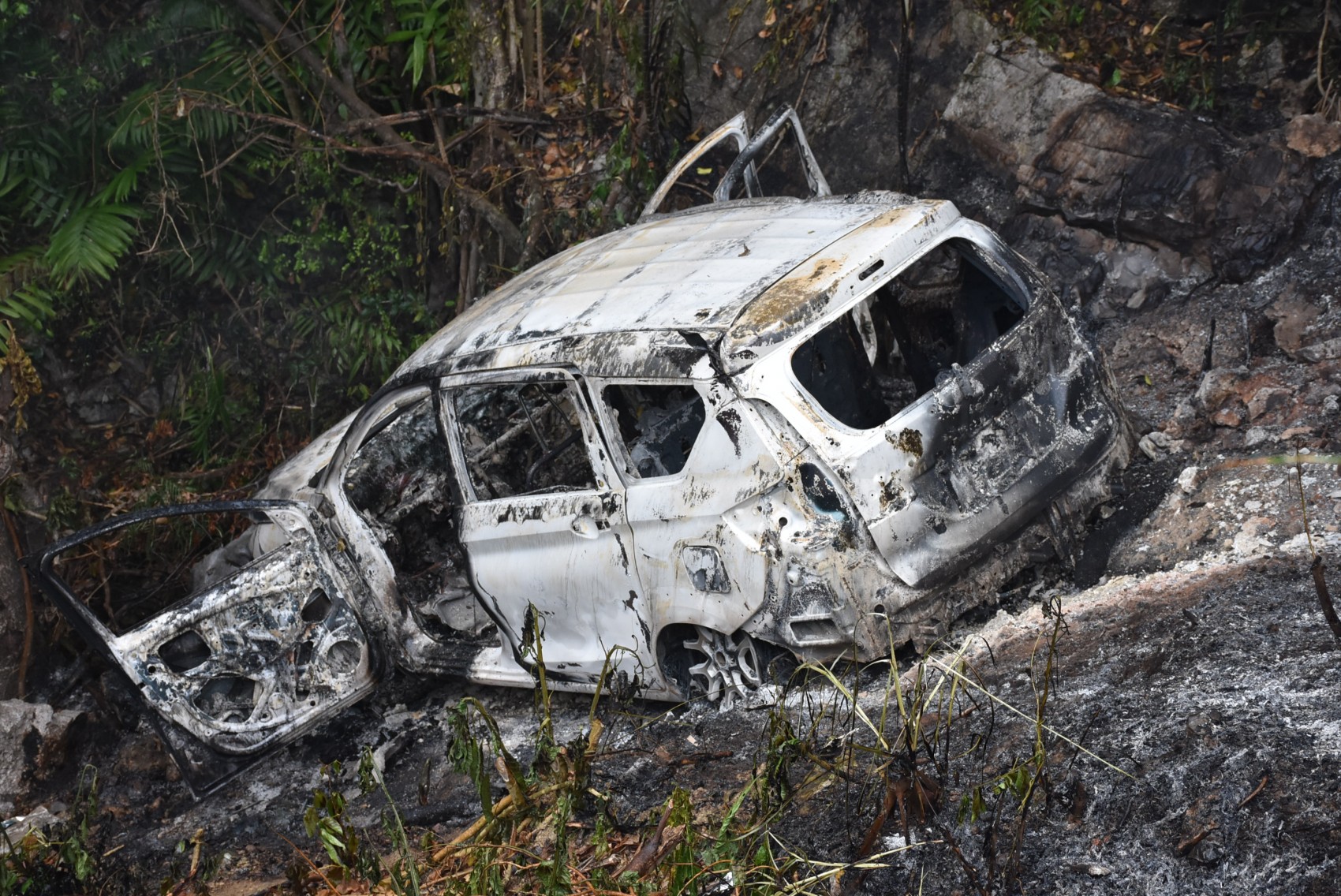 Hallan el cuerpo de un hombre en camioneta calcinada en Ixtaczoquitlán
