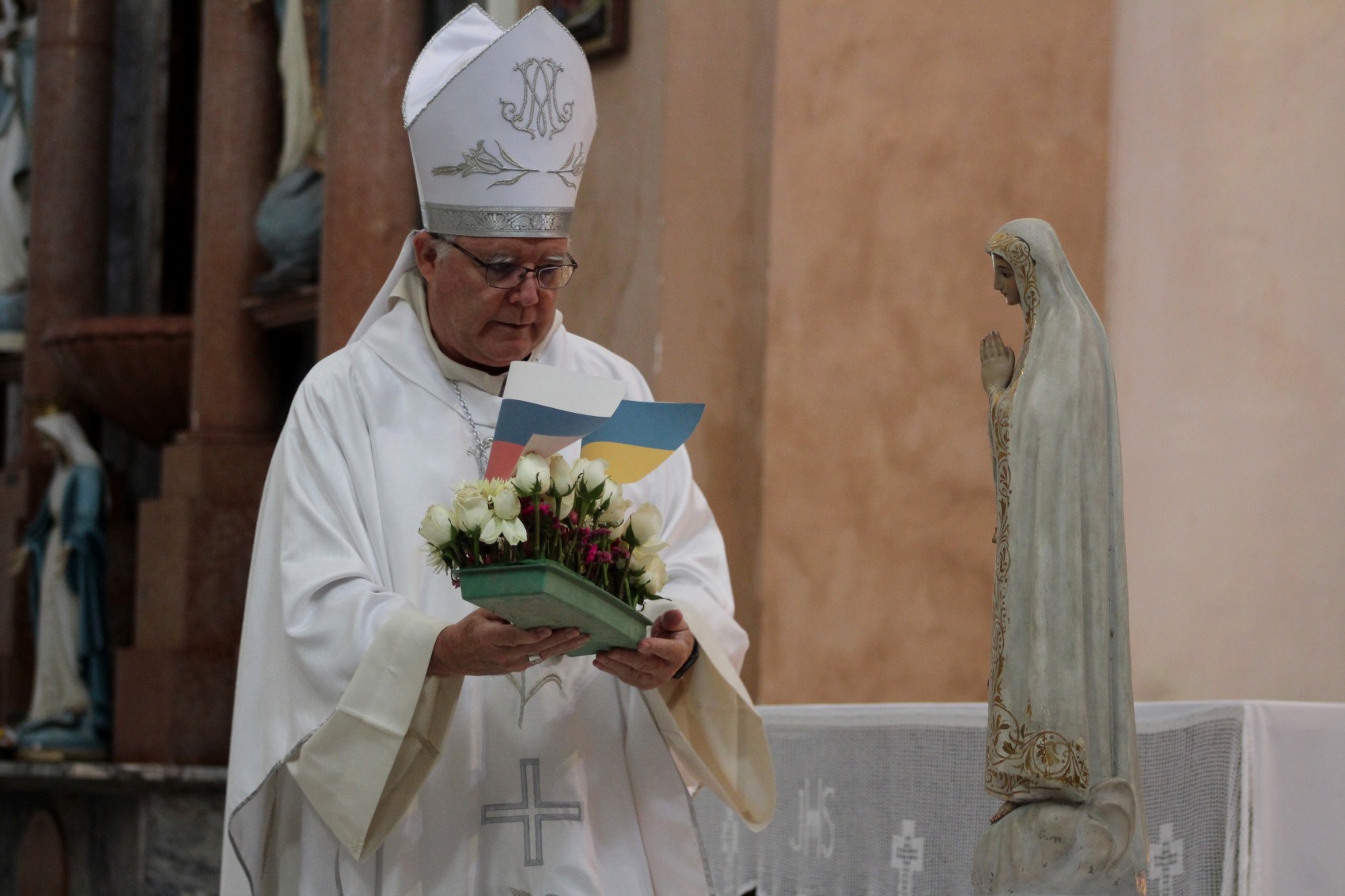 Católicos oran en la Catedral de Veracruz por la paz en Ucrania