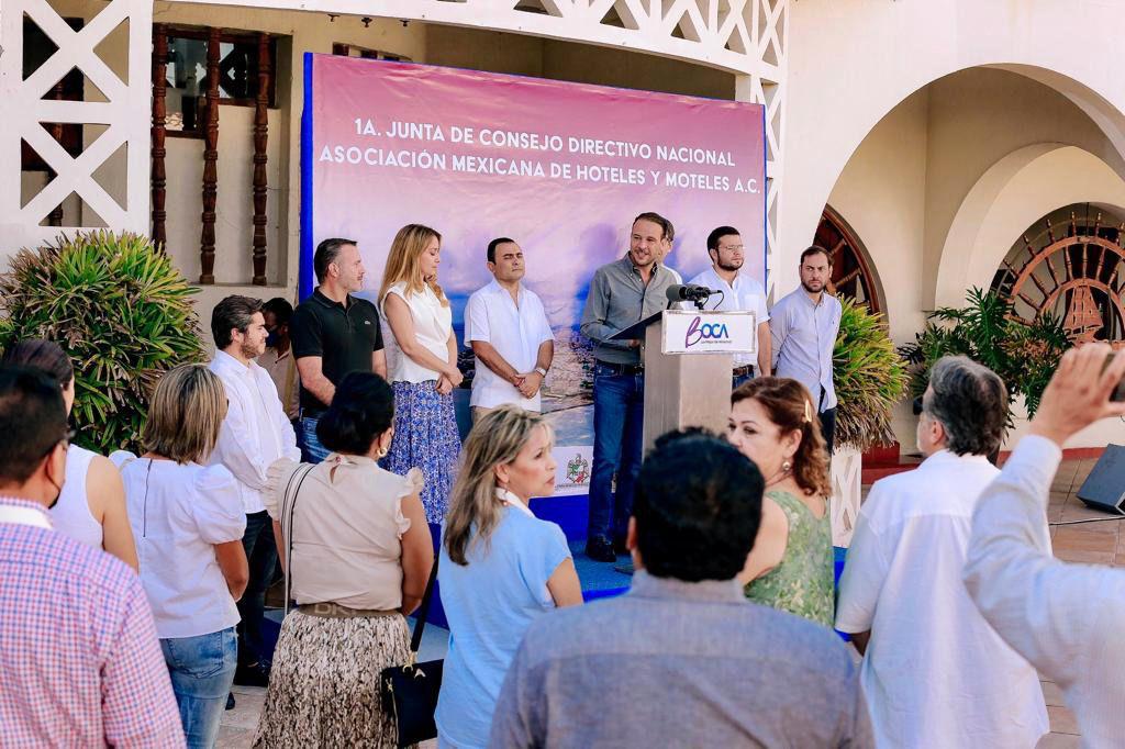 Unánue clausura evento nacional de hoteleros realizado en Boca del Río