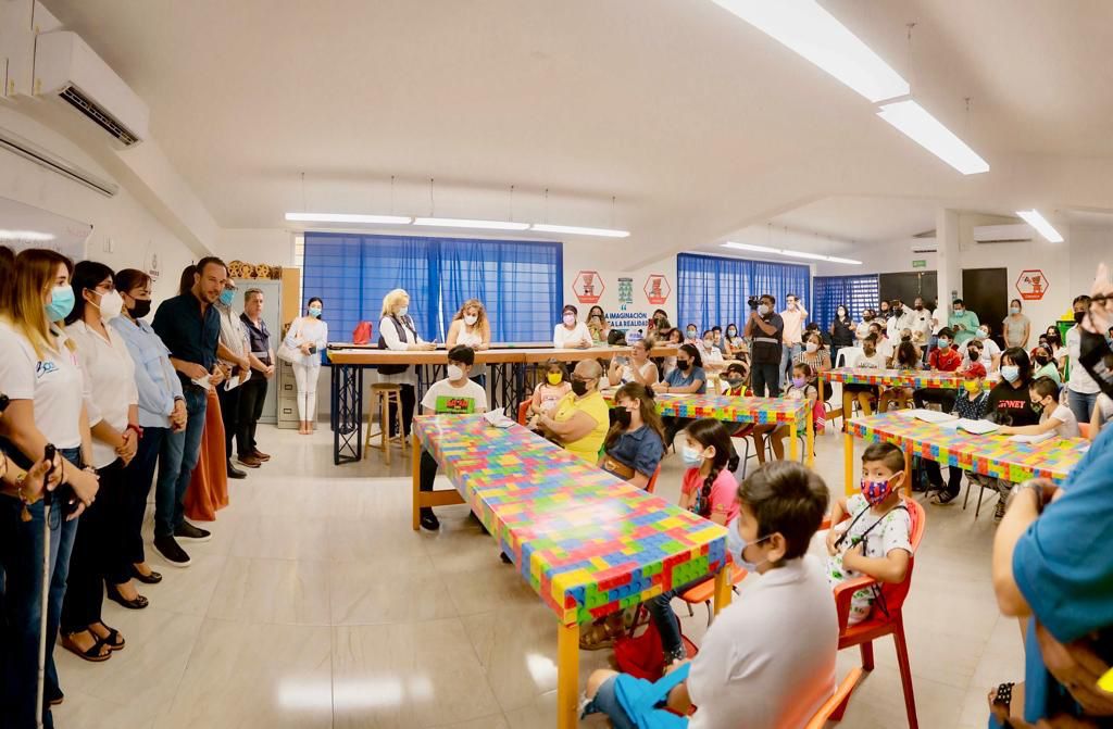 Inauguran JM Unánue y Melina Rivera cursos gratuitos de inglés, francés y braille en Boca del Río