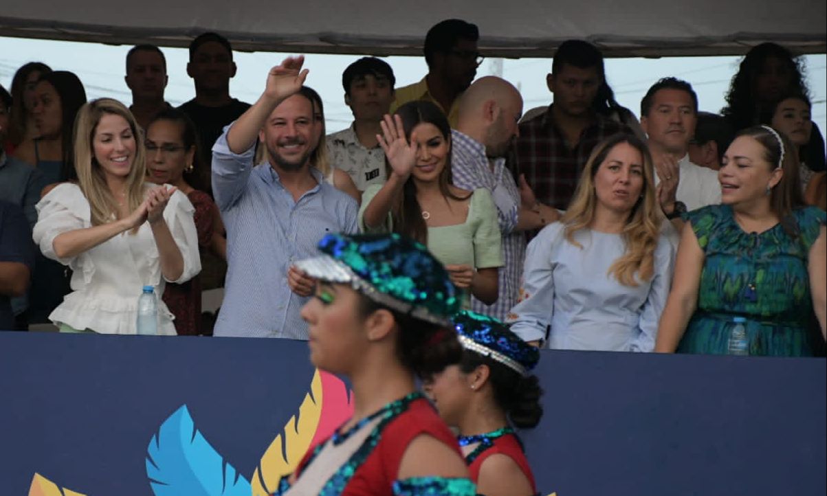 Fiesta, colorido y un gran ambiente familiar se vivió en el papaqui de Carnaval en la Carranza
