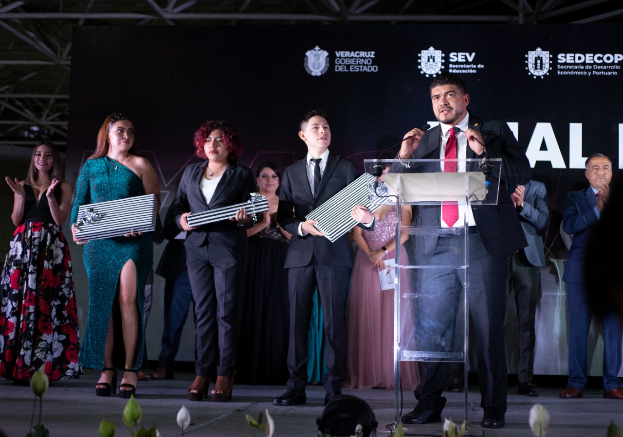 Reconoce SEV 11 proyectos de emprendimiento «Tayni; agradece a IP por sus donativos