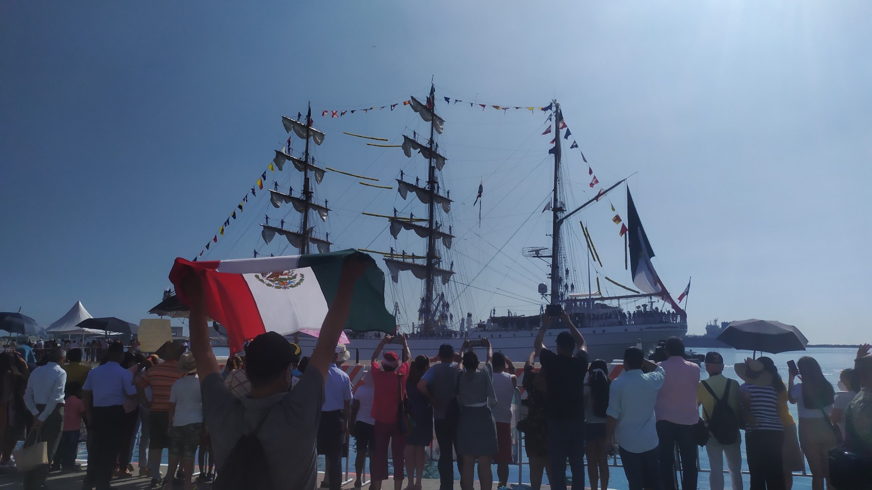 Despiden a tripulación del buque Cuauhtémoc tras participar en el Festival Velas