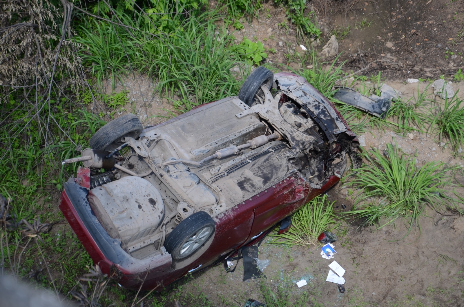 Auto cae 20 metros en puente del km 13.5 en Veracruz