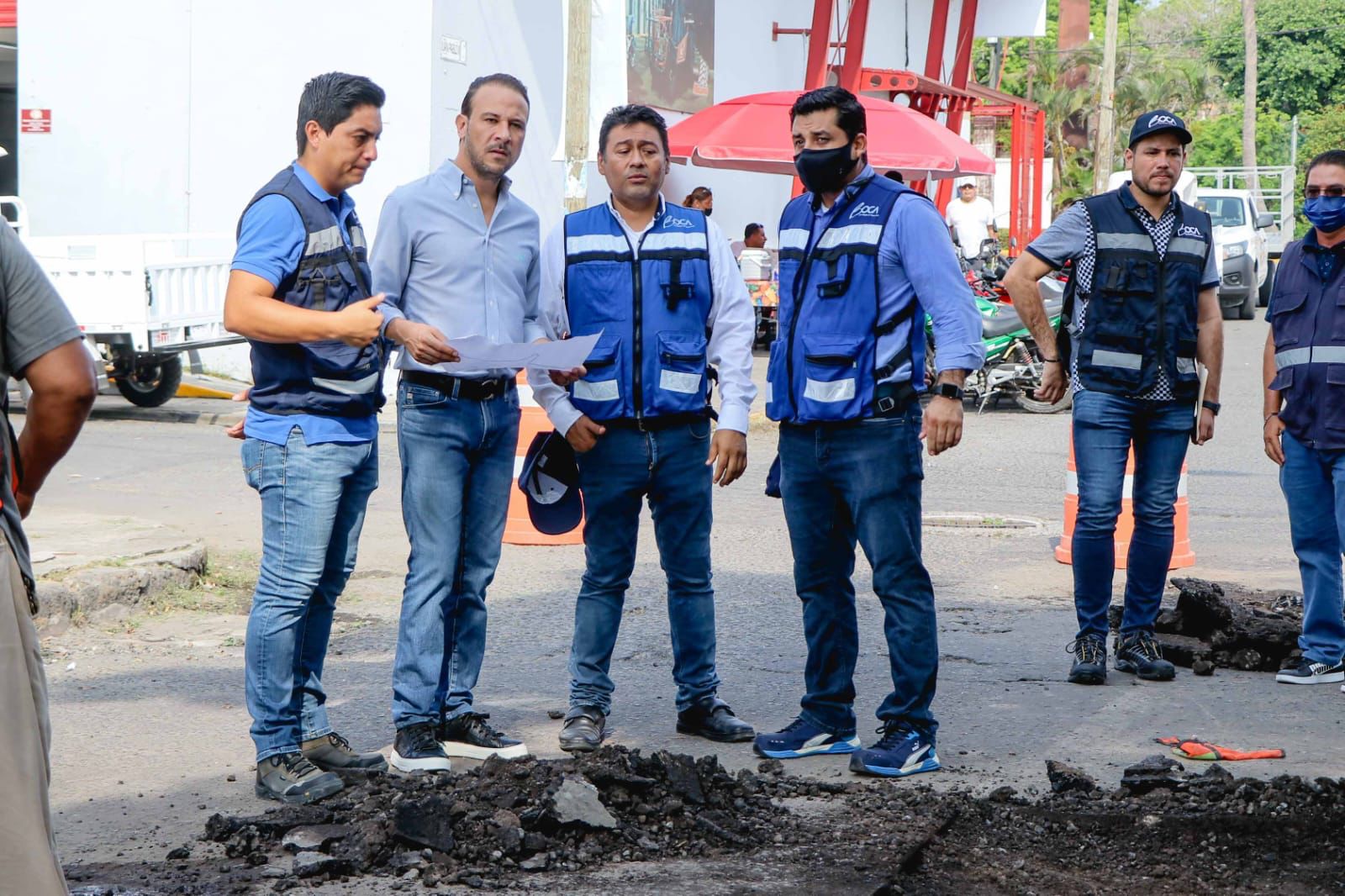 Alcalde JM Unánue supervisa programa de bacheo en Juan Pablo II
