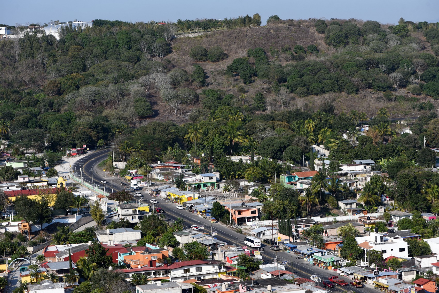 Persecución en carretera Veracruz-Xalapa termina con hombre muerto y mujer con 7 heridas de bala