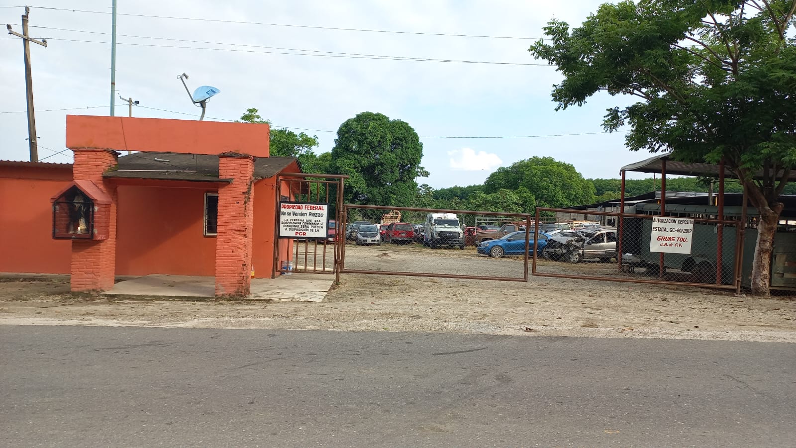 Grupo armado irrumpe en corralón de Las Choapas; hay al menos tres detenidos