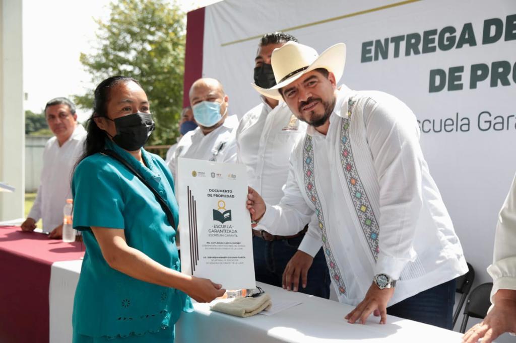 Zenyazen entregó 38 escrituras en la región Altas Montañas
