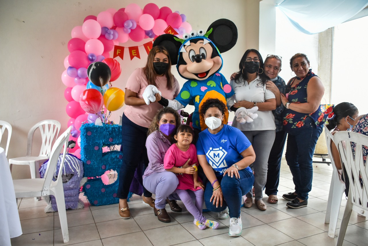 Gobierno de Coatzacoalcos y Fundación Maravilla festejan a Dafne, paciente con cáncer