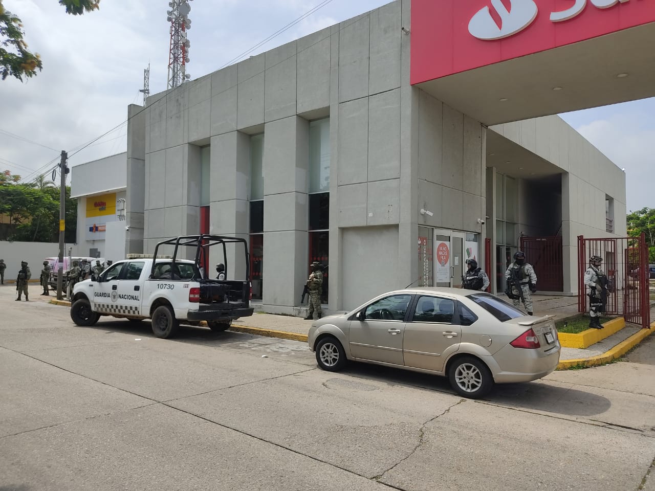 En quincena asaltan Telecomm y Banco Santander en Coatzacoalcos