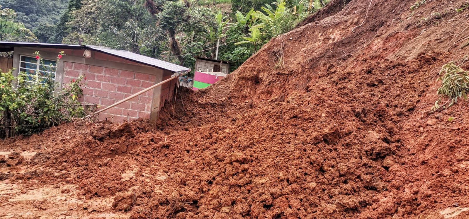Lluvias causan deslaves y daños en viviendas de Tequila