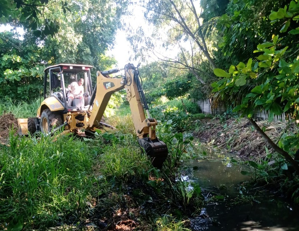 Avanza 50% desazolve de canales en la cuenca de Lomas de Barrillas