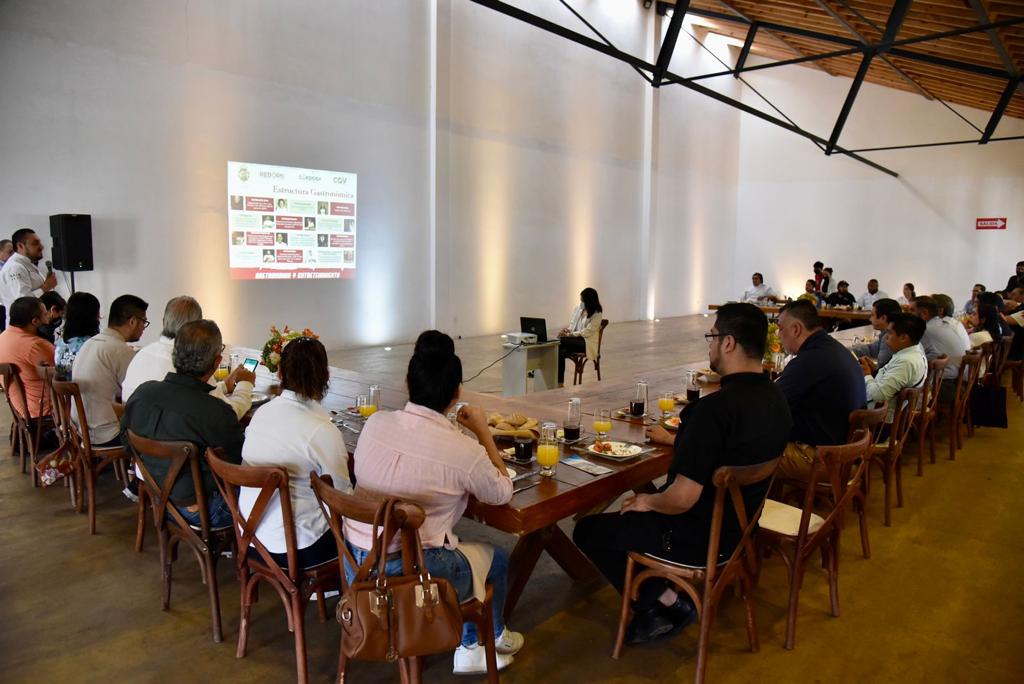 Presenta Turismo detalles del festival Reborn Fest a empresarios cordobeses