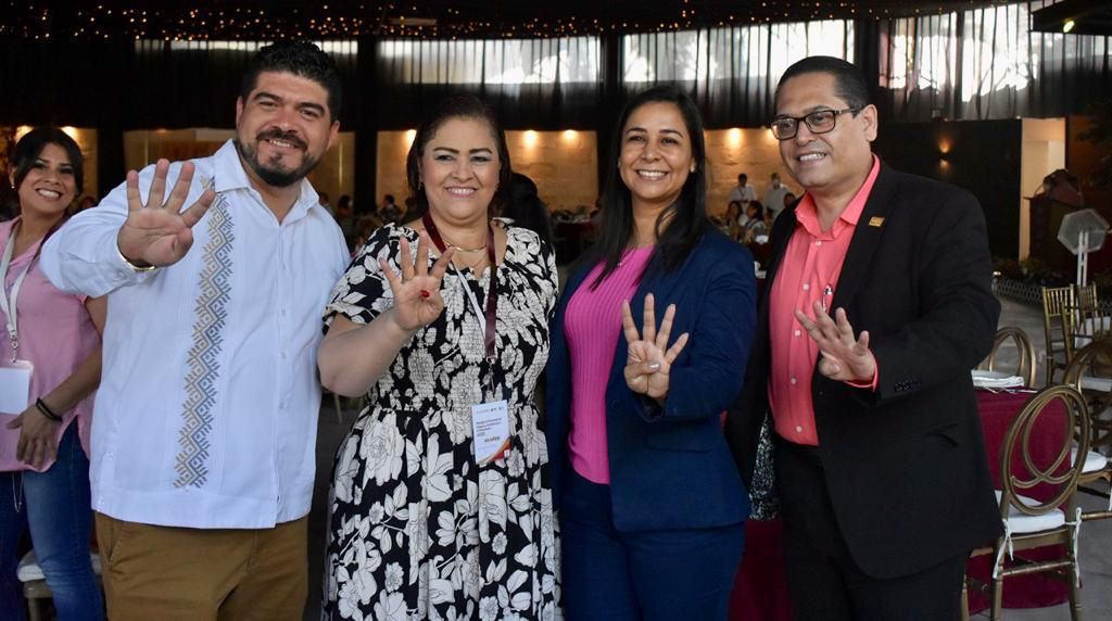 Zenyazen reconoce y felicita a trabajadores administrativos federales de la SEV en su día