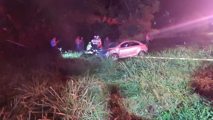 Un fallecido y un herido deja volcadura de auto particular en la autopista Córdoba-Veracruz