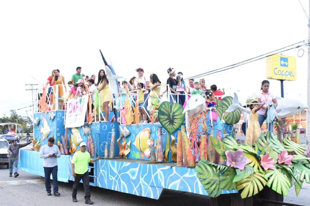 Con colorido y alegría se realizó primer gran desfile de la Feria del Mango Medellín 2022