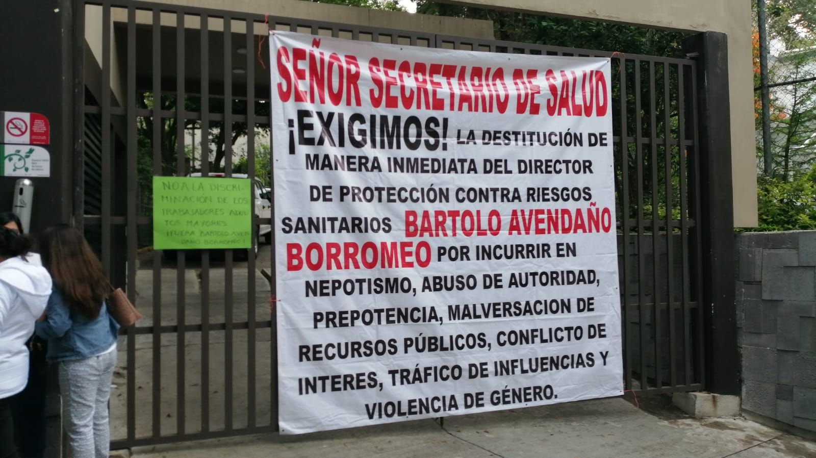 Exigen destitución de director de Riesgos Sanitarios, le dio 20 plazas a su familiares