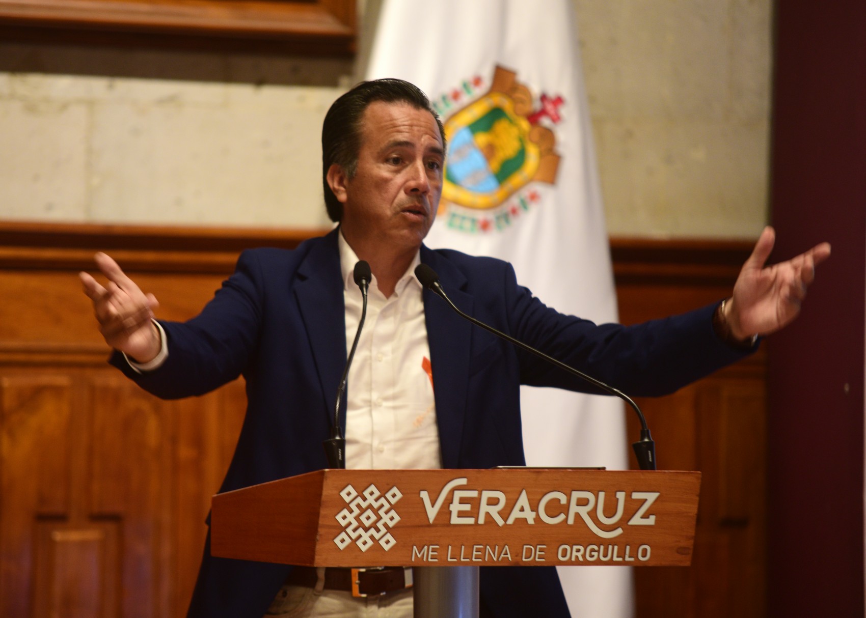 Gobernador llama otra vez a frenar salarios altos: Hay que mantenernos en la medianía