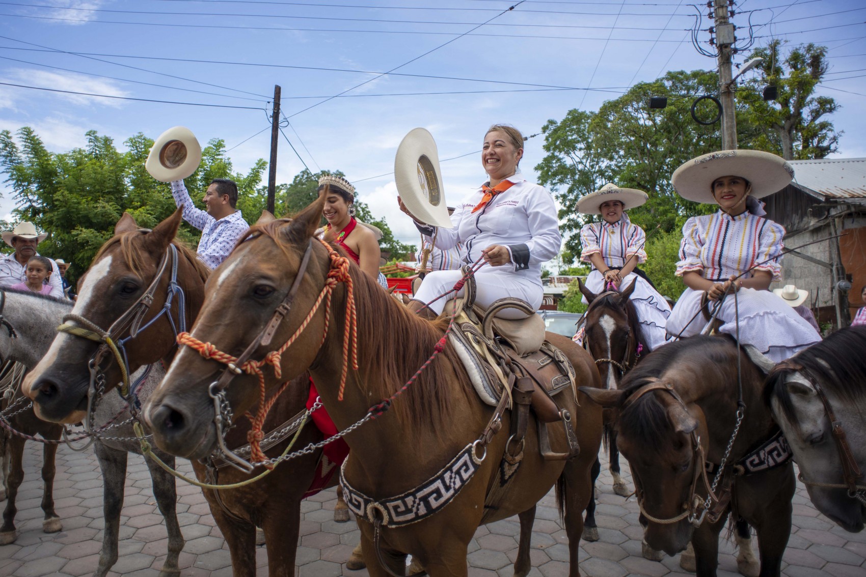 Temapache realiza cabalgata en honor a Santiago Apostol