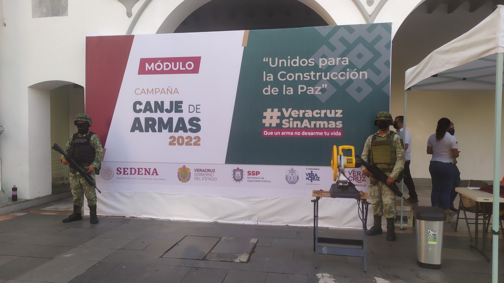 Entregan 40 armas cortas y largas y tres granadas en módulo de canje en Veracruz puerto