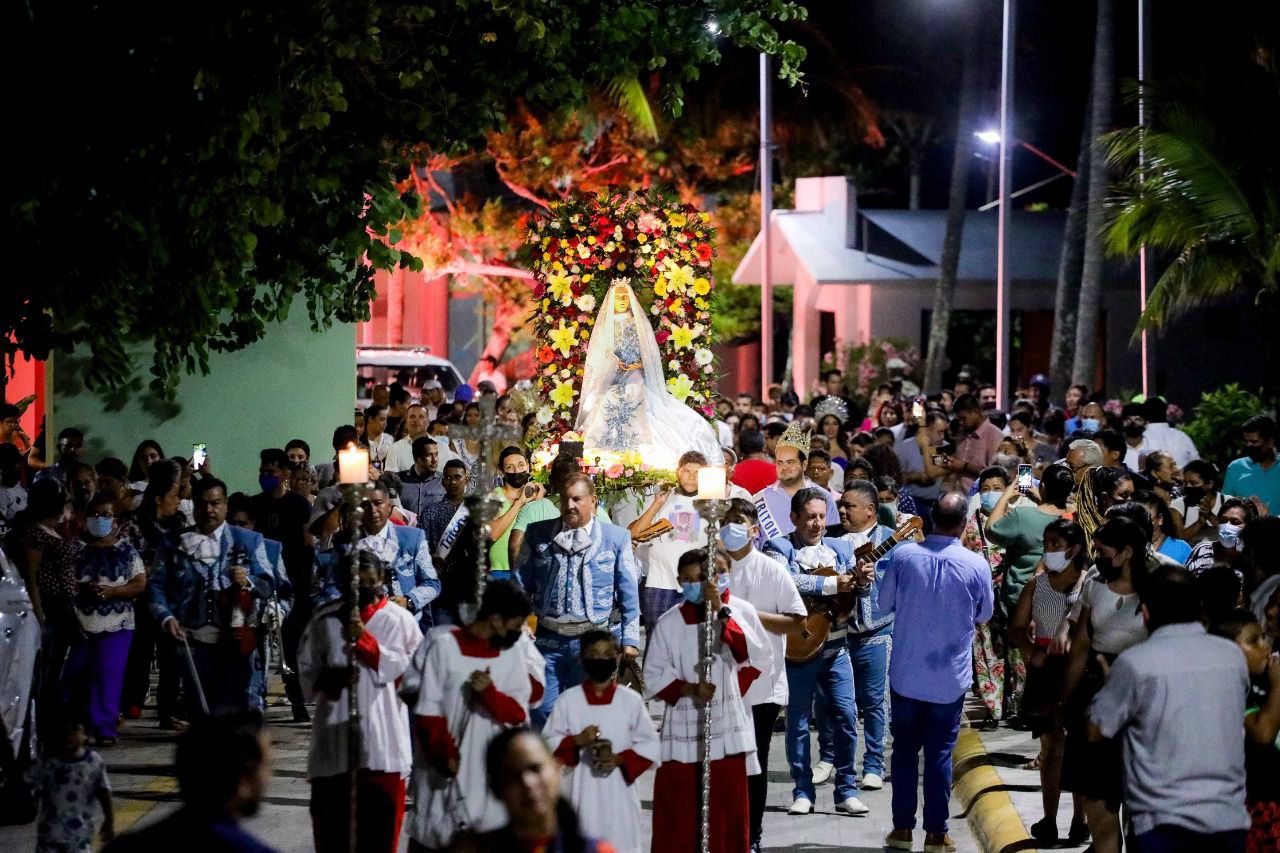 Unánue y Lobeira acompañan a boqueños en procesión y serenata a Santa Ana