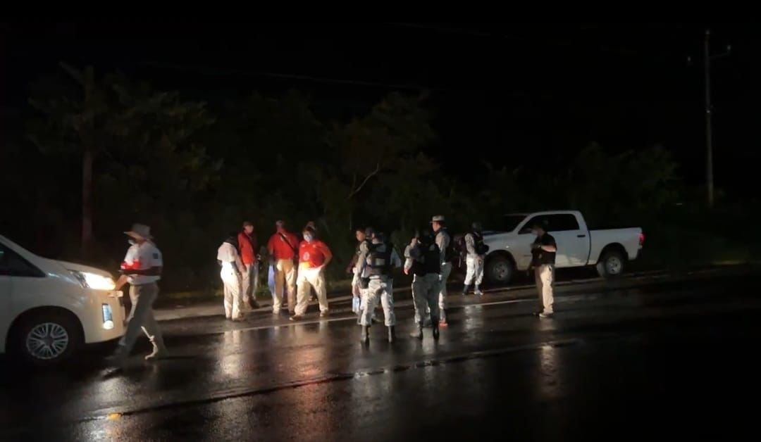 INM asegura a 93 migrantes abandonados en la caja de un tráiler en Sayula