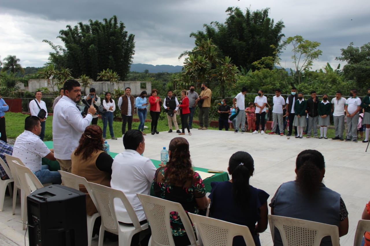 SEV entrega secundaria rehabilitada para la comunidad  Cumbre de Metlac