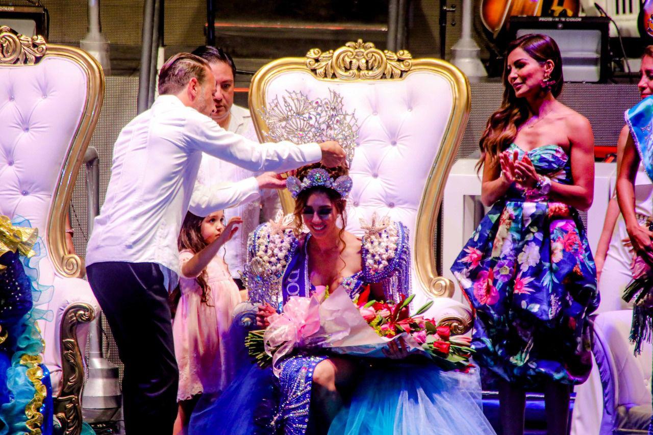 Alcalde JM Unánue corona a la Doncella del Mar en el regreso de las fiestas de Santa Ana