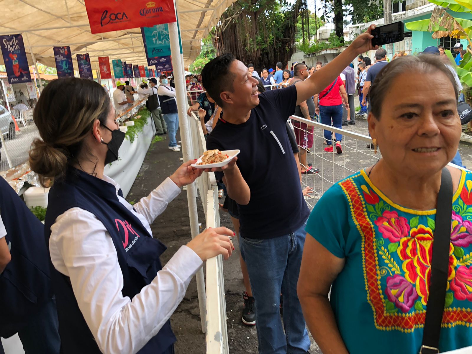 Celebran los 30 años del filete de pescado relleno de mariscos en las Fiestas de Santa Ana