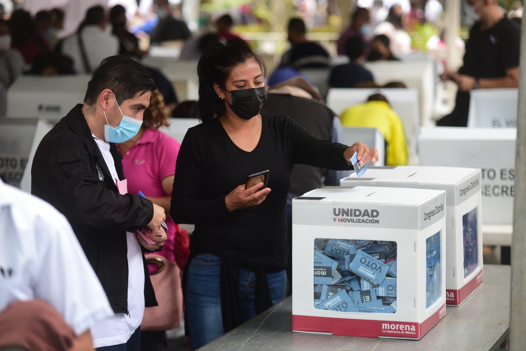Elección de Morena se realiza entre jaloneos