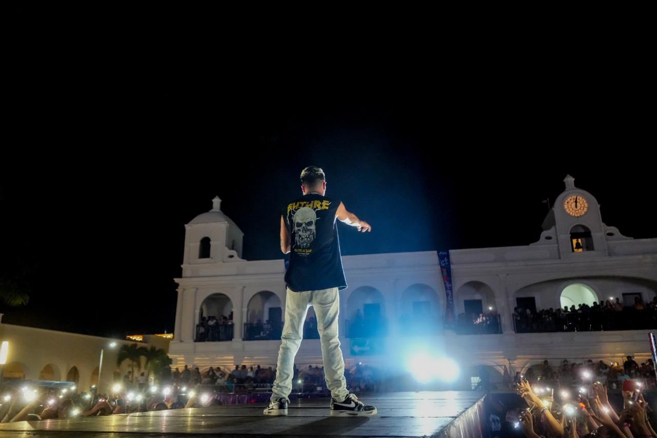 Mario Bautista puso a cantar a Boca del Río en las Fiestas de Santa Ana 2022