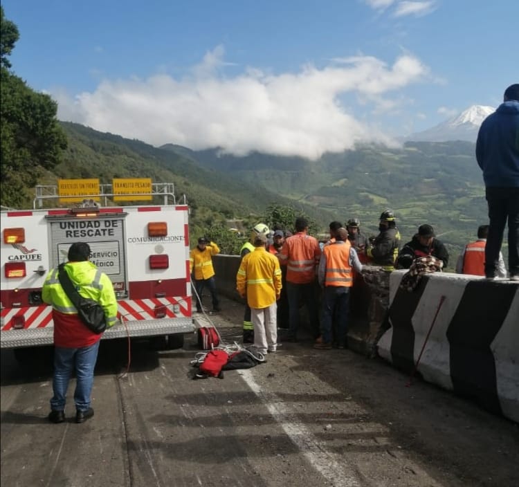Identifican a jóvenes fallecidos en volcadura en las Cumbres de Maltrata