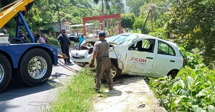 Vehículo cae al río Matzinga, un herido