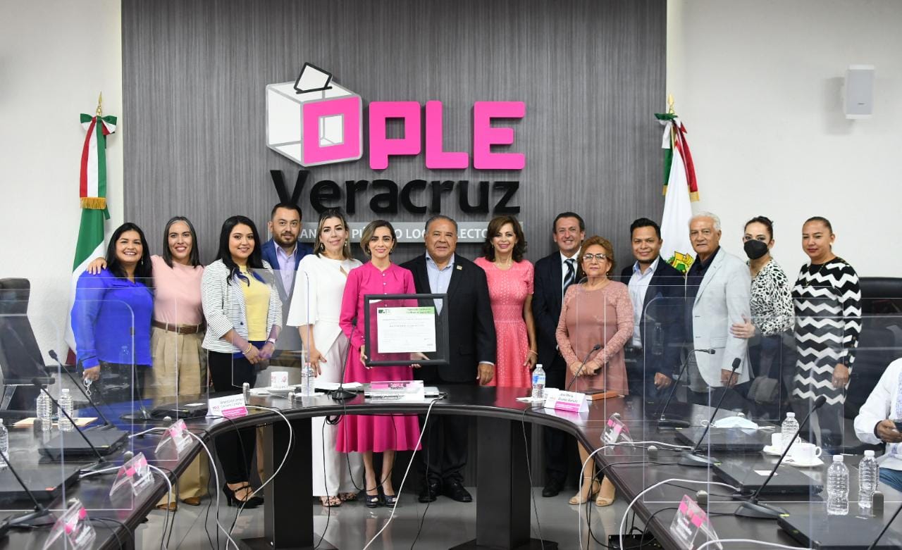 OPLE Veracruz recibe la Certificación en la Norma ISO 9001:2015 p
