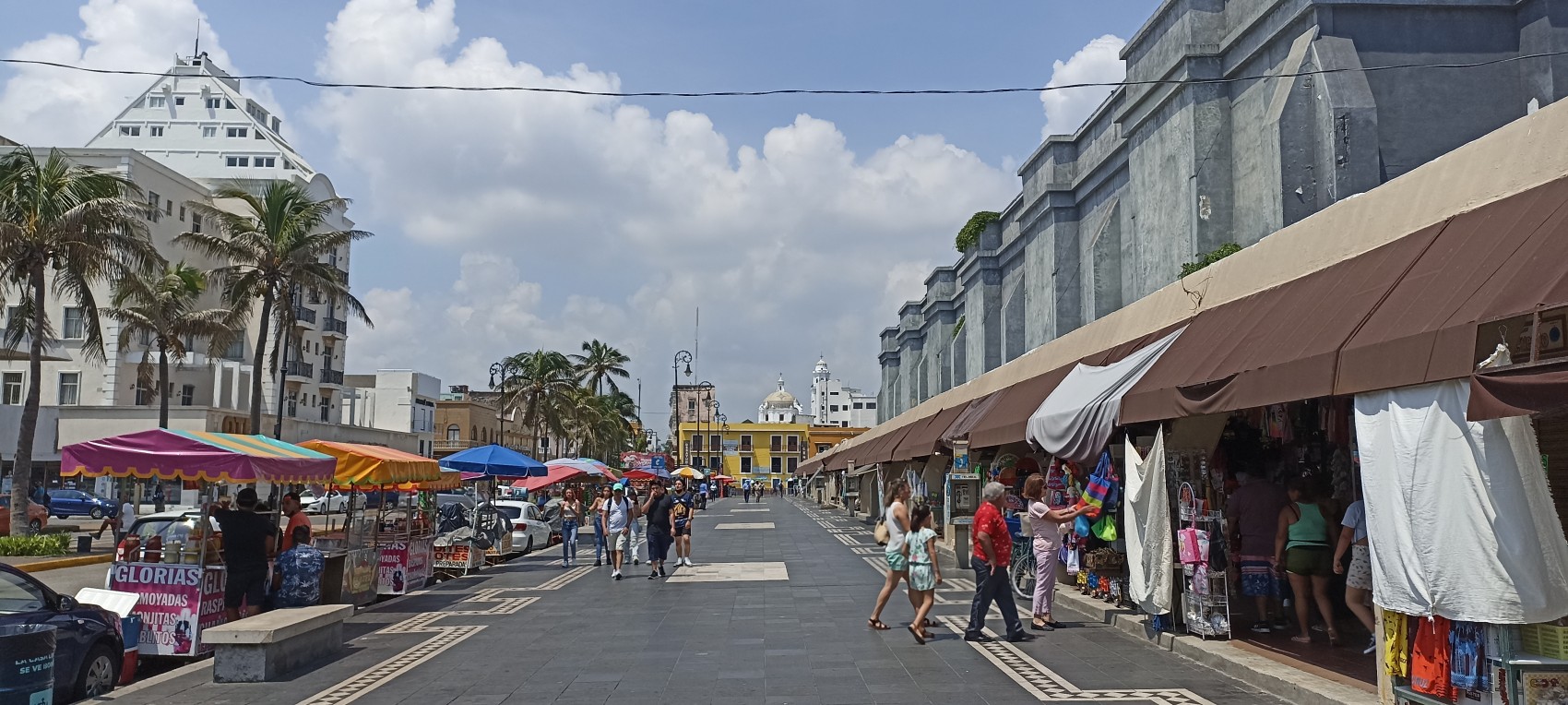 Denuncian probable robo de electricidad en la zona del malecón de Veracruz