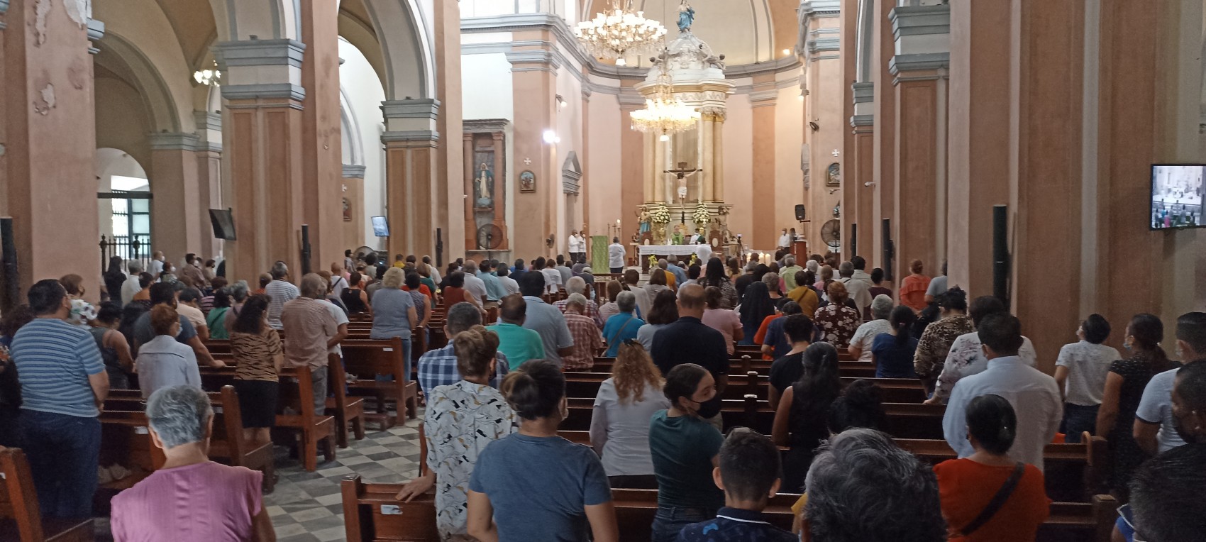 Hay una pérdida de respeto a los adultos mayores: obispo de Veracruz