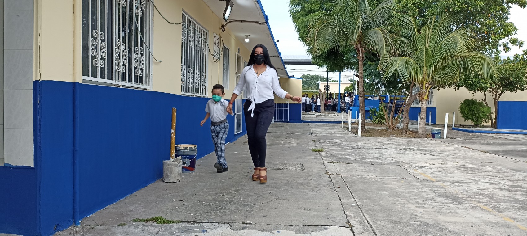 Respaldan padres de familia el regreso a clases presenciales: Ni aprendían ni rendían lo mismo