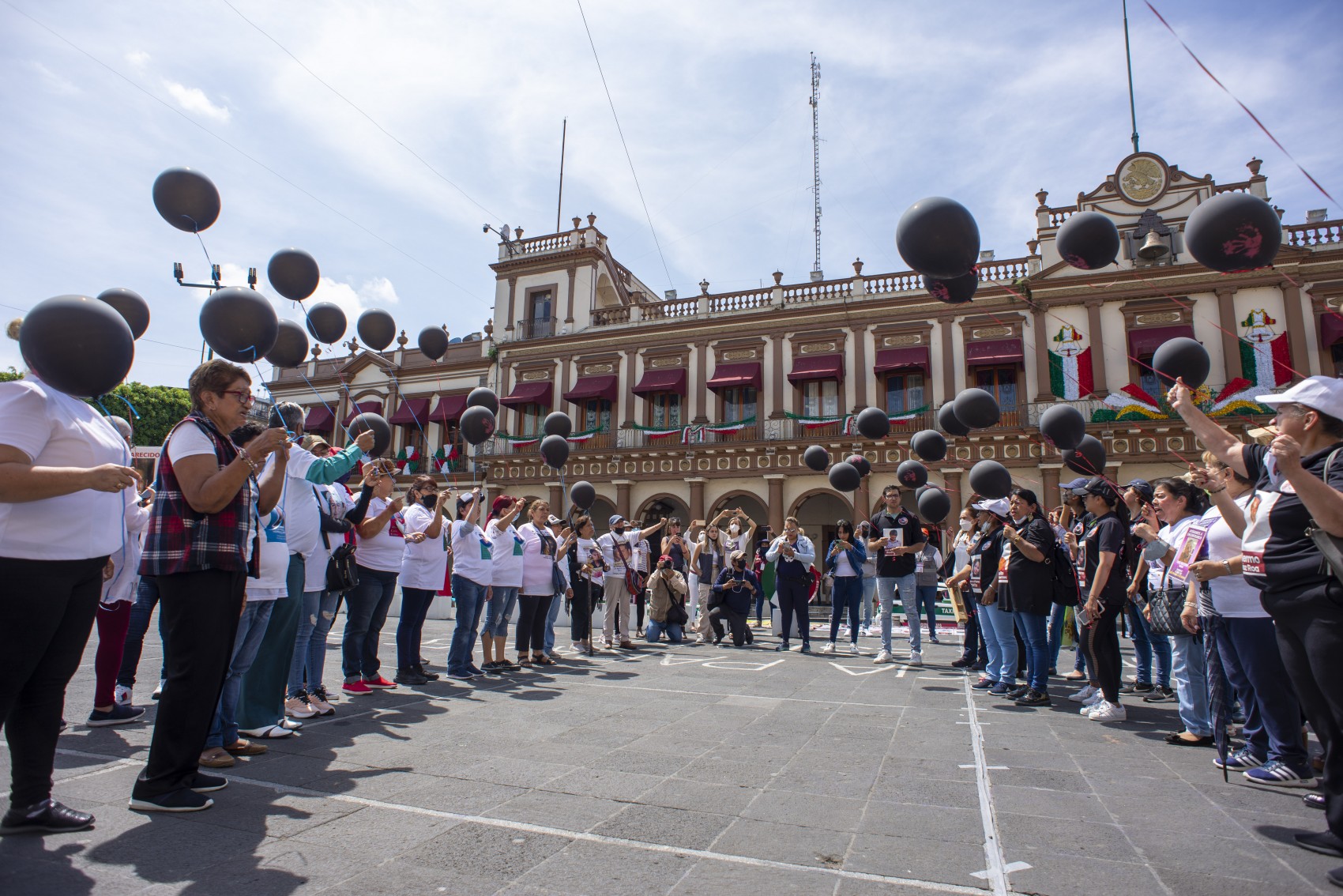 Colectivos se plantan en Plaza Lerdo: Hay puertas cerradas para abatir rezago en desapariciones