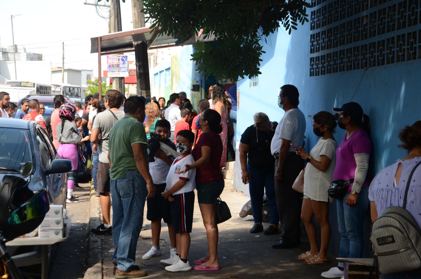 Evacúan a estudiantes por incendio en escuela primaria de la Pocitos y Rivera
