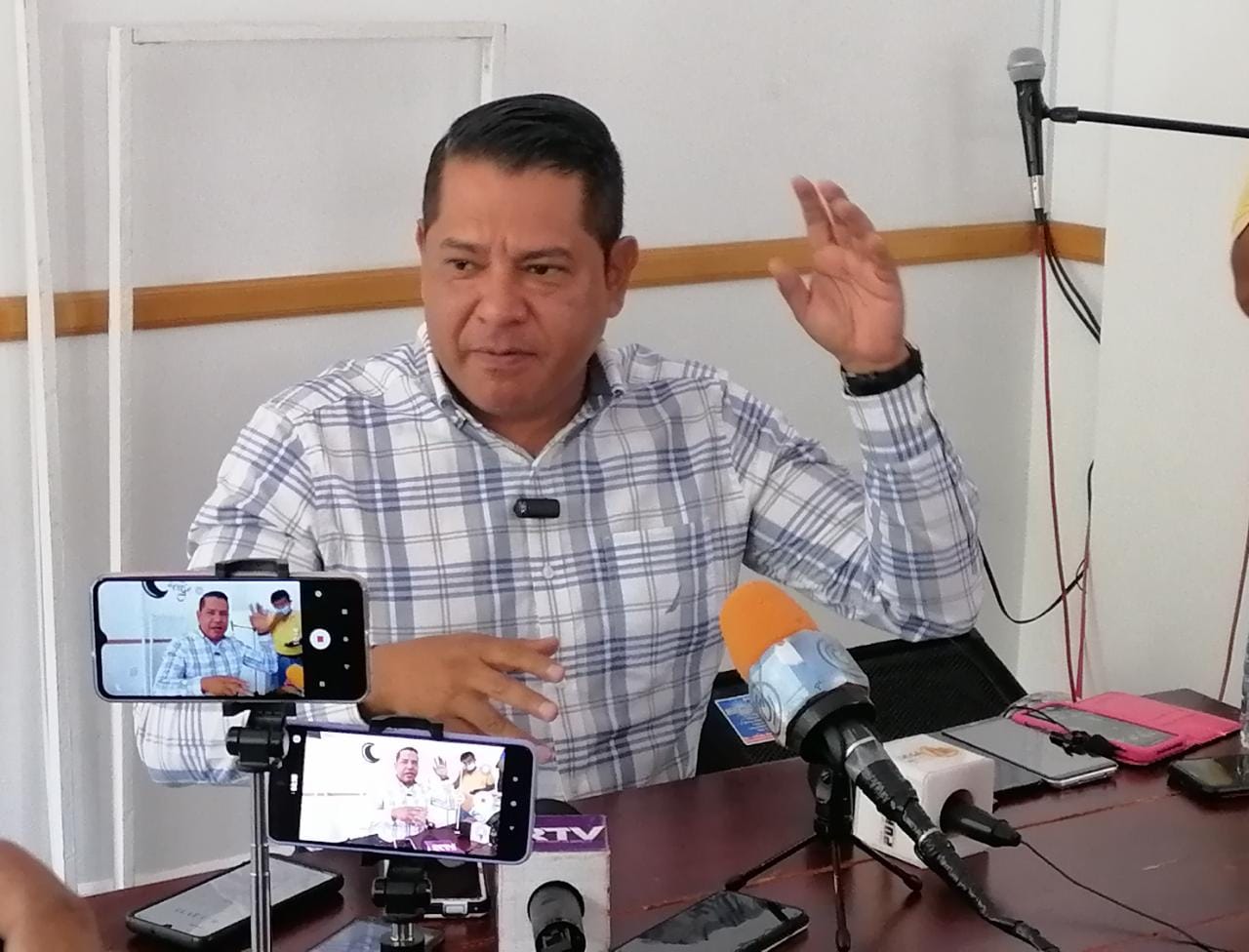 Acusaciones de supuestos moches son infundios de mis adversarios, afirma Luis Arturo Santiago