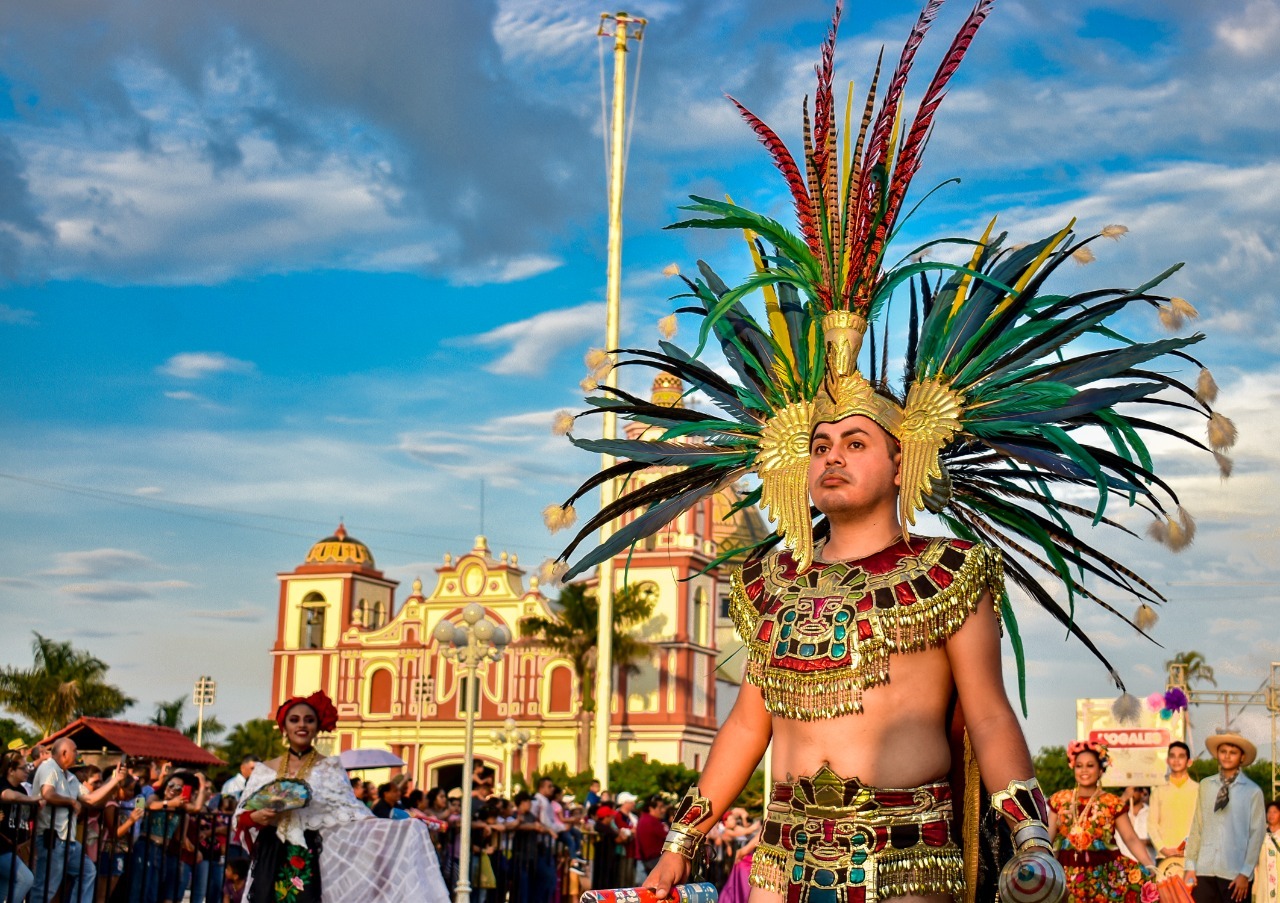Coatzacoalcos lleva el orgullo porteño al festejo del Cristo Negro en Otatitlán