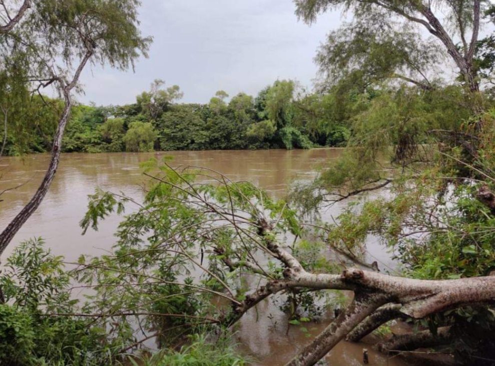 Va en aumento el nivel de las aguas del Río Jamapa, llaman a la población a estar alertas