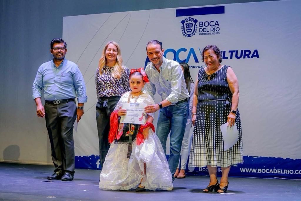 Clausura Alcalde JM Unánue el primer ciclo de talleres culturales en Boca del Río