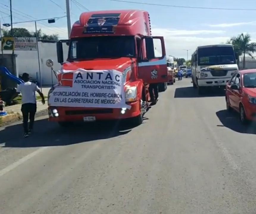 Transportistas marchan en la zona centro, exigen mayor seguridad y mejores carreteras