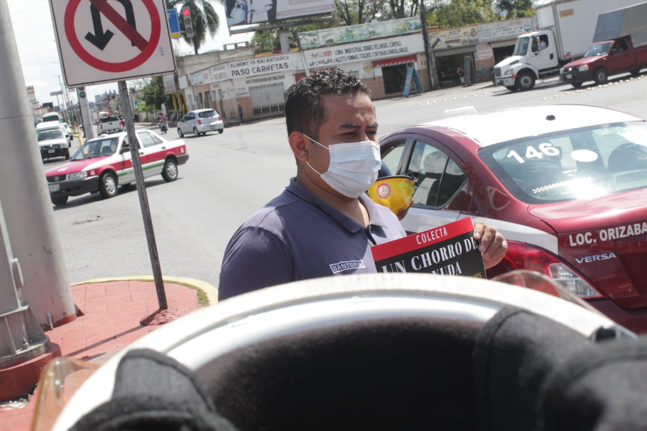 Bomberos metropolitanos realizan boteo para recaudar 829 mil 500 pesos para una motobomba
