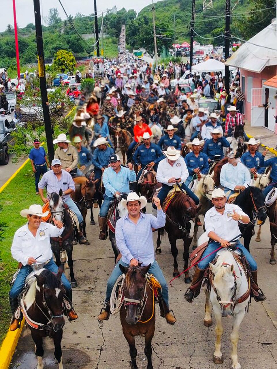 Cabalga Sergio Gutiérrez Luna en Alvarado