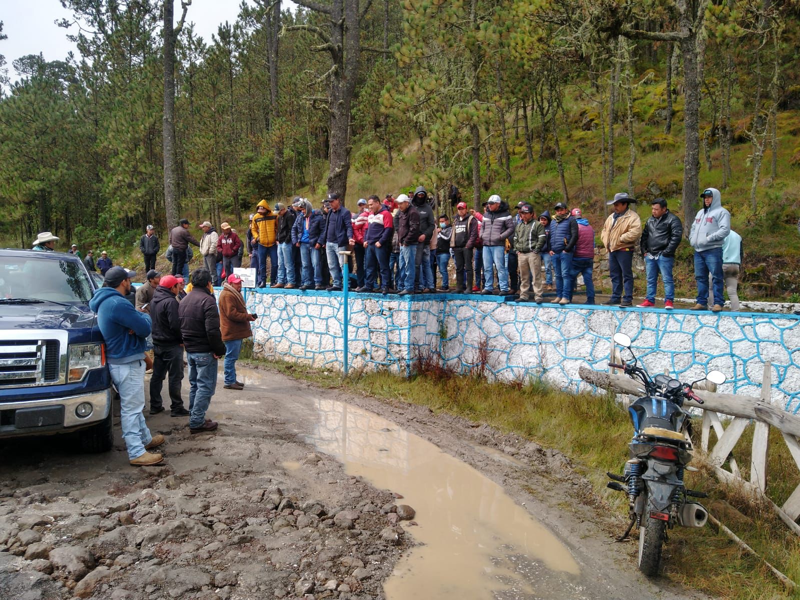 Habitantes cierran válvulas en Pixquiac; reclaman obras al gobierno estatal